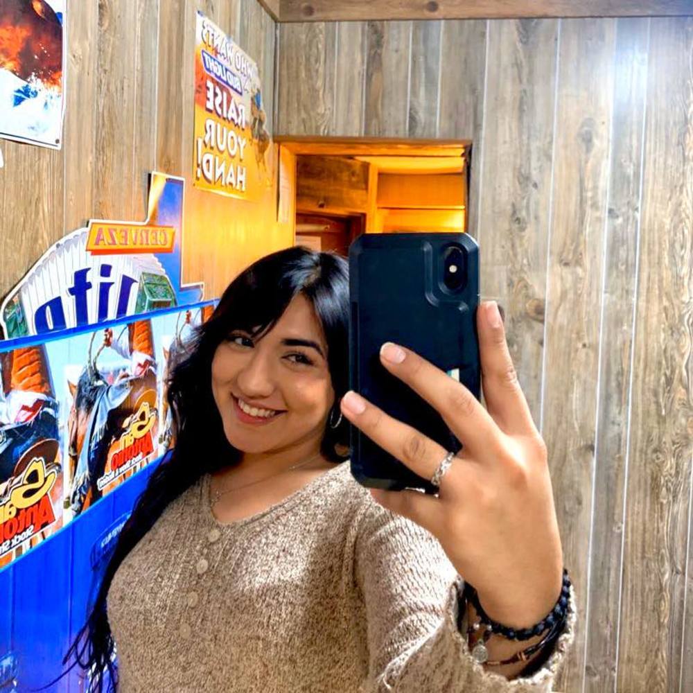 Meet your Posher, Alexis